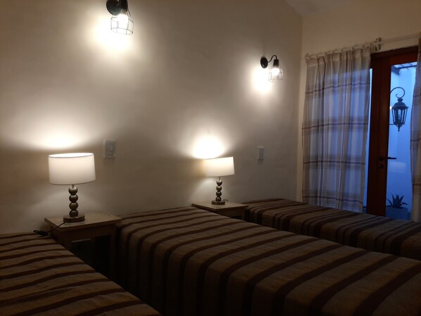 Casa standard, 2 quartos, 2 banheiros, vista para o pátio | 1 quarto, individualmente decorados, individualmente mobiliados