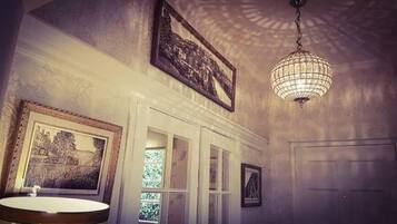 Luxury Double Room, Ensuite (River View) | Interior