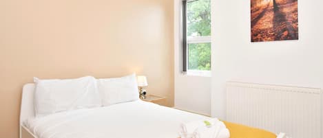 Double Room, Shared Bathroom (With TV)