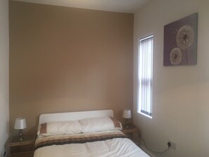 Double Room, Private Bathroom (With TV) - Town House @ Richmond St (Stoke-on-Trent)