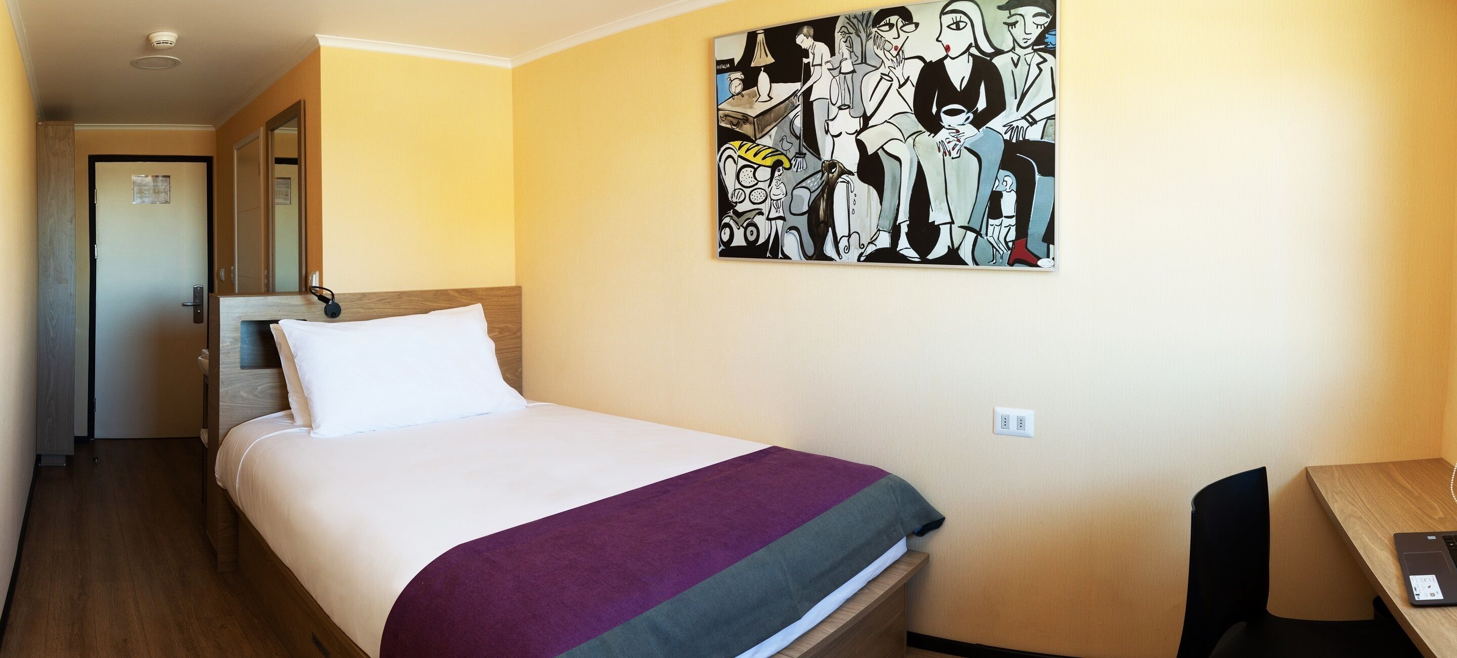 standard double room, 1 queen bed | desk, free wifi, bed sheets