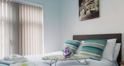 Town House @ Minshull New Road