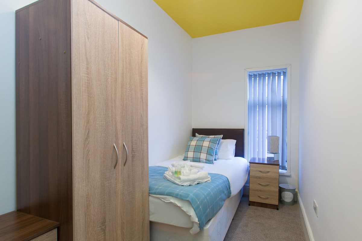 Single Room, Shared Bathroom (Room 1)