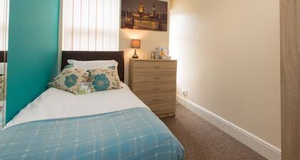 Town House @ Minshull New Road