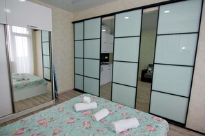 家庭四人房, 1 間臥室 | 1 間臥室、高級寢具、書桌、熨斗/熨衣板