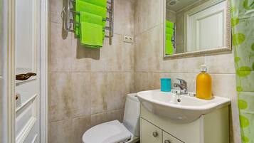 Design-Studiosuite | Badezimmer | Dusche, Handtücher