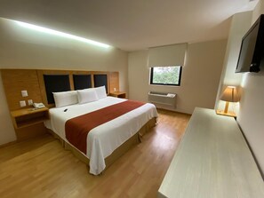 Standard Room, 1 Katil Raja (King) | Peralatan tempat tidur premium, gebar bulu kapas, peti besi dalam bilik 