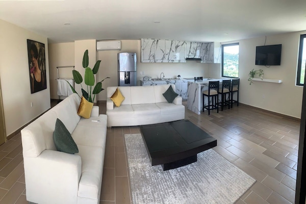 Family Room | Living area | 42-inch flat-screen TV with cable channels, TV