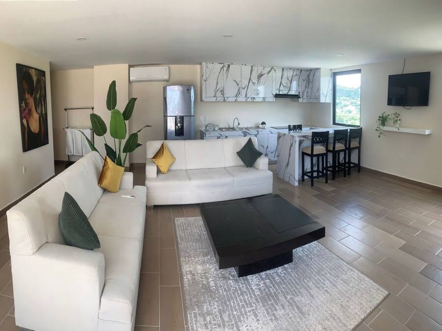 Quarto família | Área de estar | TV de tela plana 42 polegadas com canais a cabo, TV
