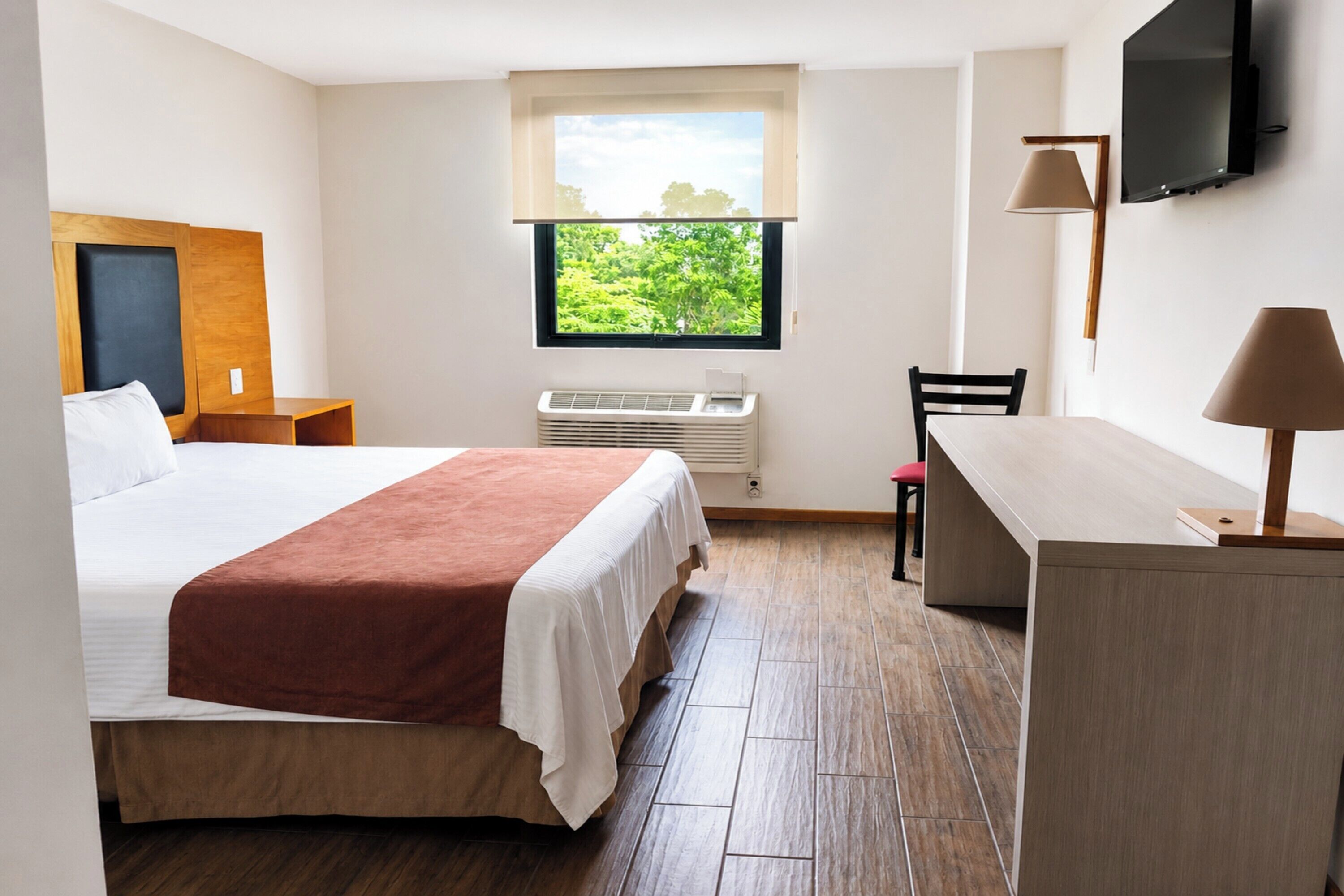 Comfort Double Room | In-room safe, desk, laptop workspace, blackout drapes