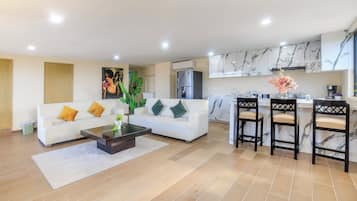 Family Room | Living area | 42-inch flat-screen TV with cable channels, TV