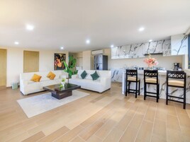 Family Room | Living area | 42-inch flat-screen TV with cable channels, TV