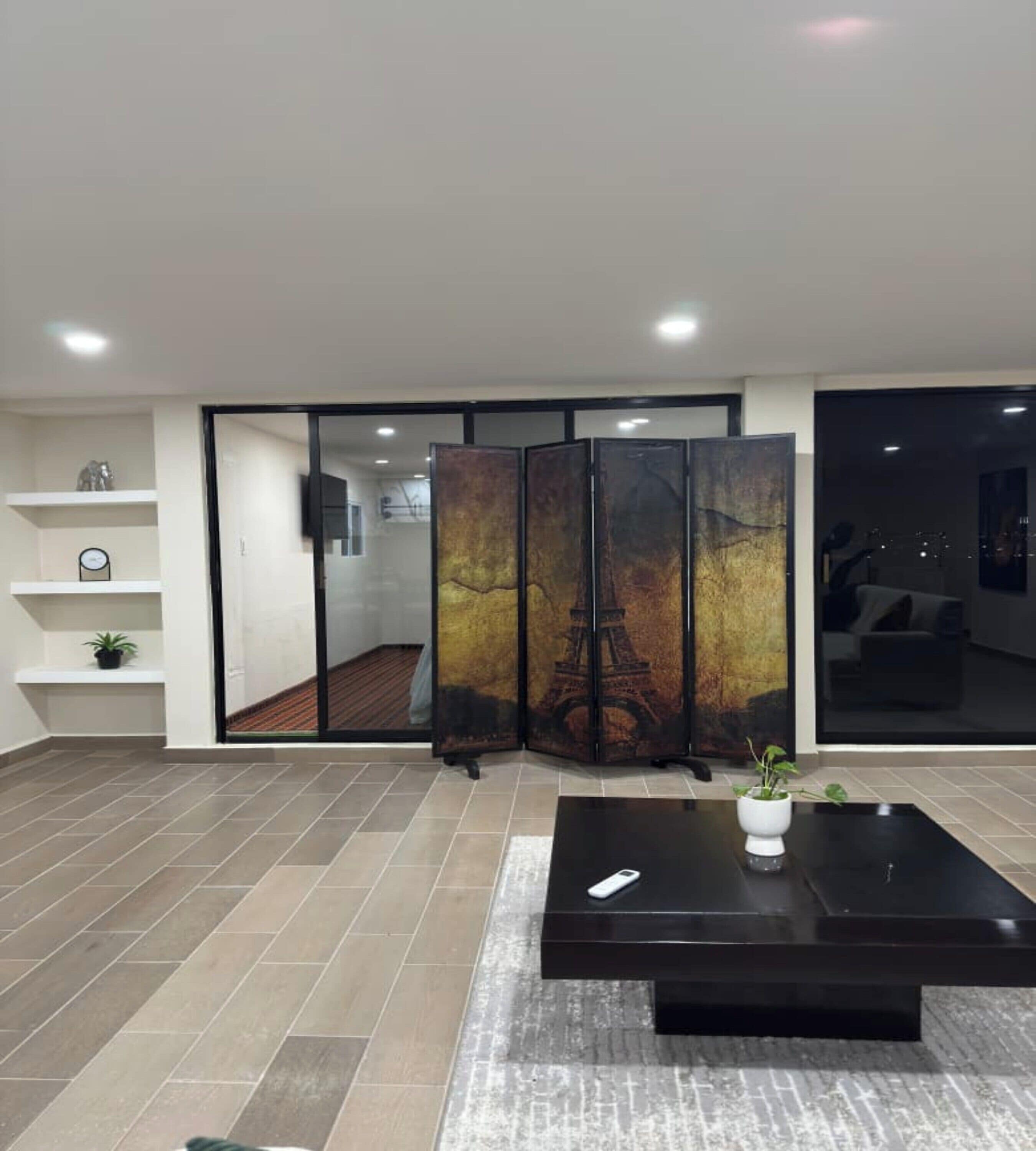 Quarto família | Área de estar | TV de tela plana 42 polegadas com canais a cabo, TV