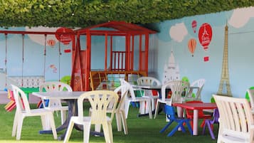 Área de juegos infantiles al aire libre