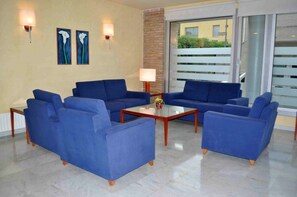 Coin salon dans le hall