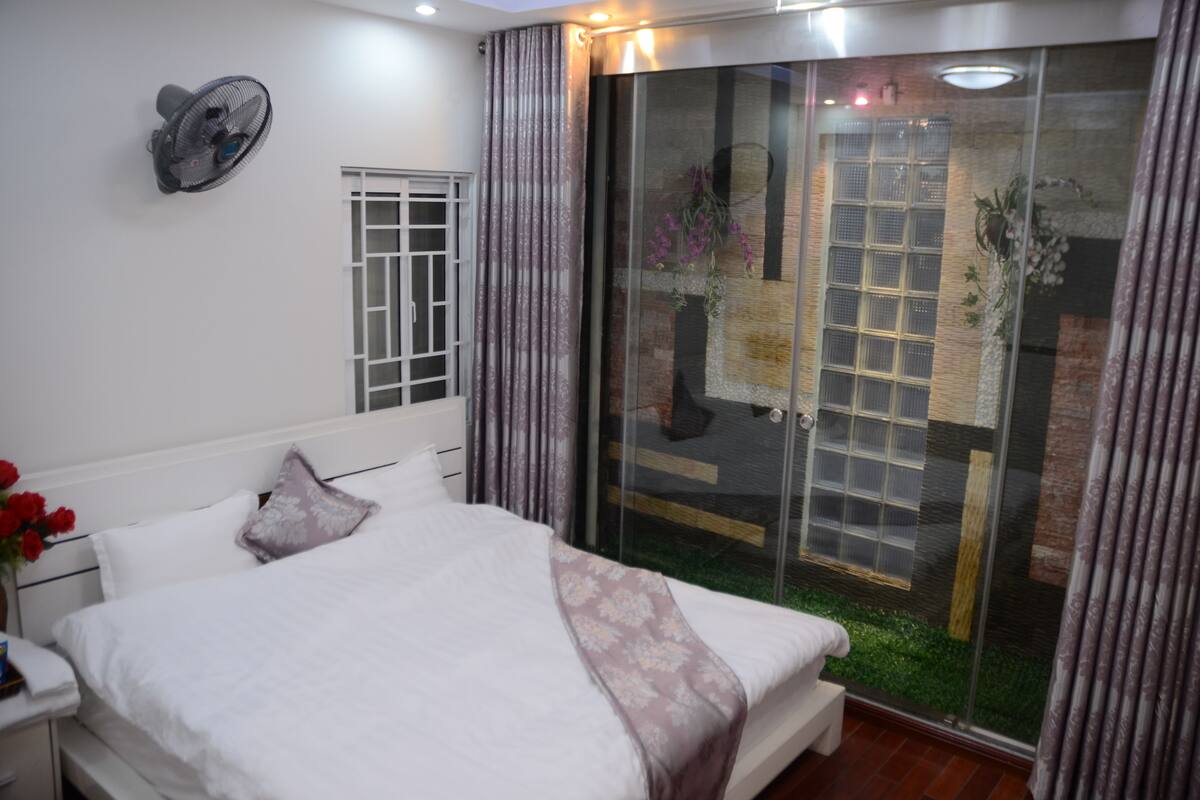 Double Room | Desk, iron/ironing board, WiFi (free), bed sheets