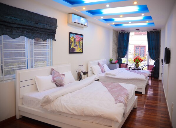 四人房 | 办公桌、熨斗/熨衣板、免费 WiFi、床单