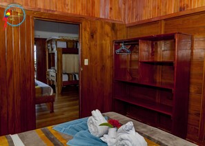 Perhebungalow, 1 makuuhuone, parveke, merinäköala | 2 makuuhuonetta, tallelokero huoneessa, ilmainen Wi-Fi