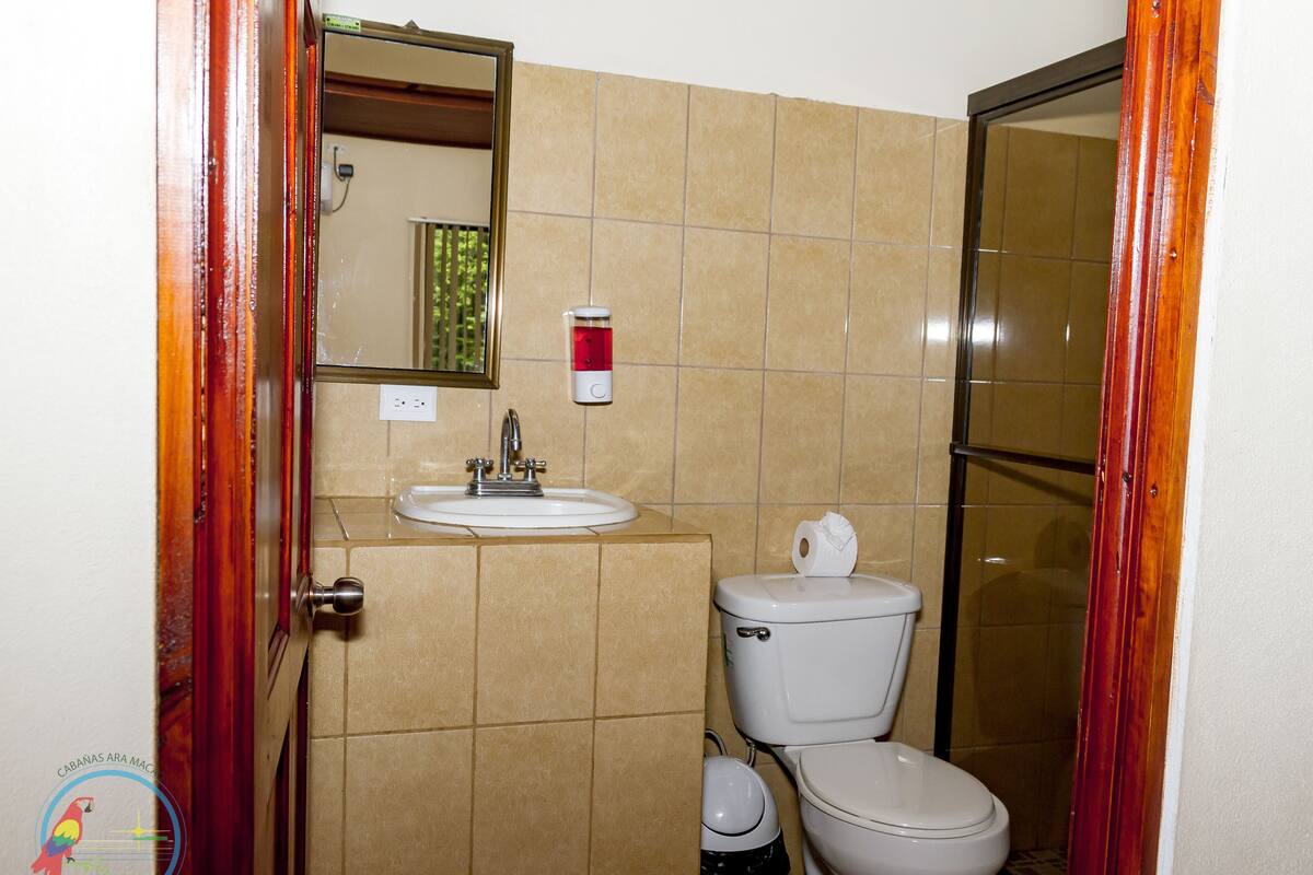 Junior Cabin, 1 Bedroom | Bathroom | Shower, free toiletries