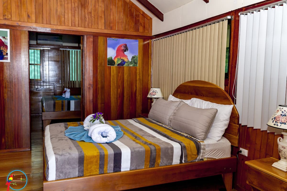 Bungalow dành cho gia đình, 1 phòng ngủ, ban công, quang cảnh biển | 1 phòng ngủ, két bảo mật tại phòng