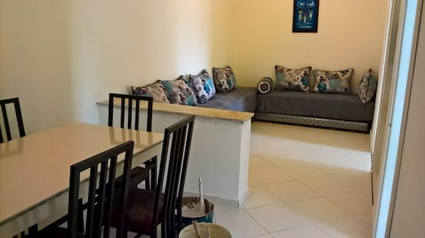 Apartment, 2 Bedrooms (15) | Living room