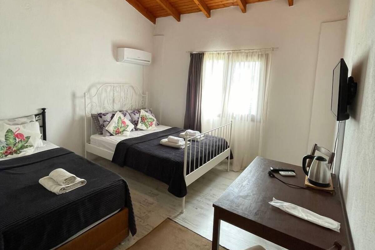 Exclusive Triple Room | Premium bedding, blackout drapes, WiFi (free), bed sheets