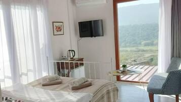 Panoramic Room | Premium bedding, blackout drapes, free WiFi, bed sheets