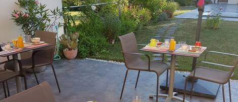 包含每日欧式早餐