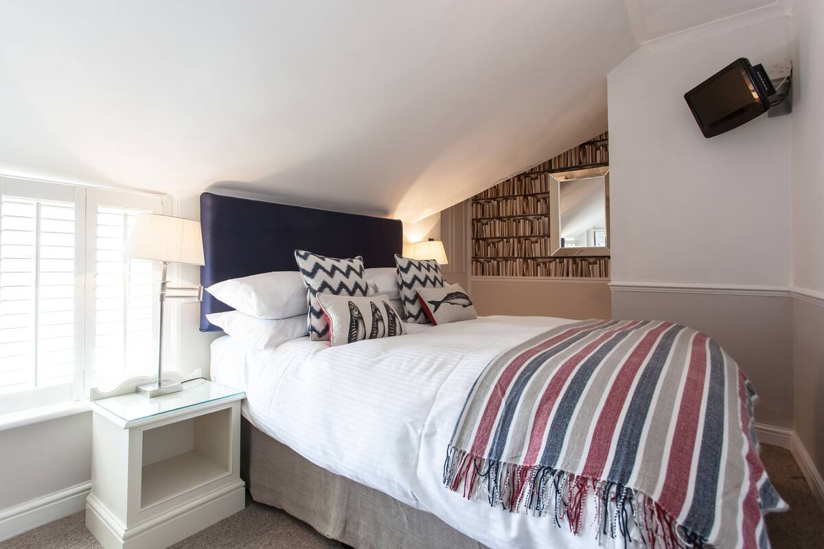 Klassieke kamer, uitzicht op tuin (Mousehole) | 1 slaapkamer, luxe beddengoed, een strijkplank/strijkijzer, gratis wifi