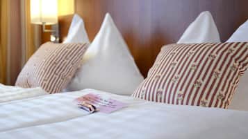 1 Schlafzimmer, Zimmersafe, Schreibtisch, Bügeleisen/Bügelbrett