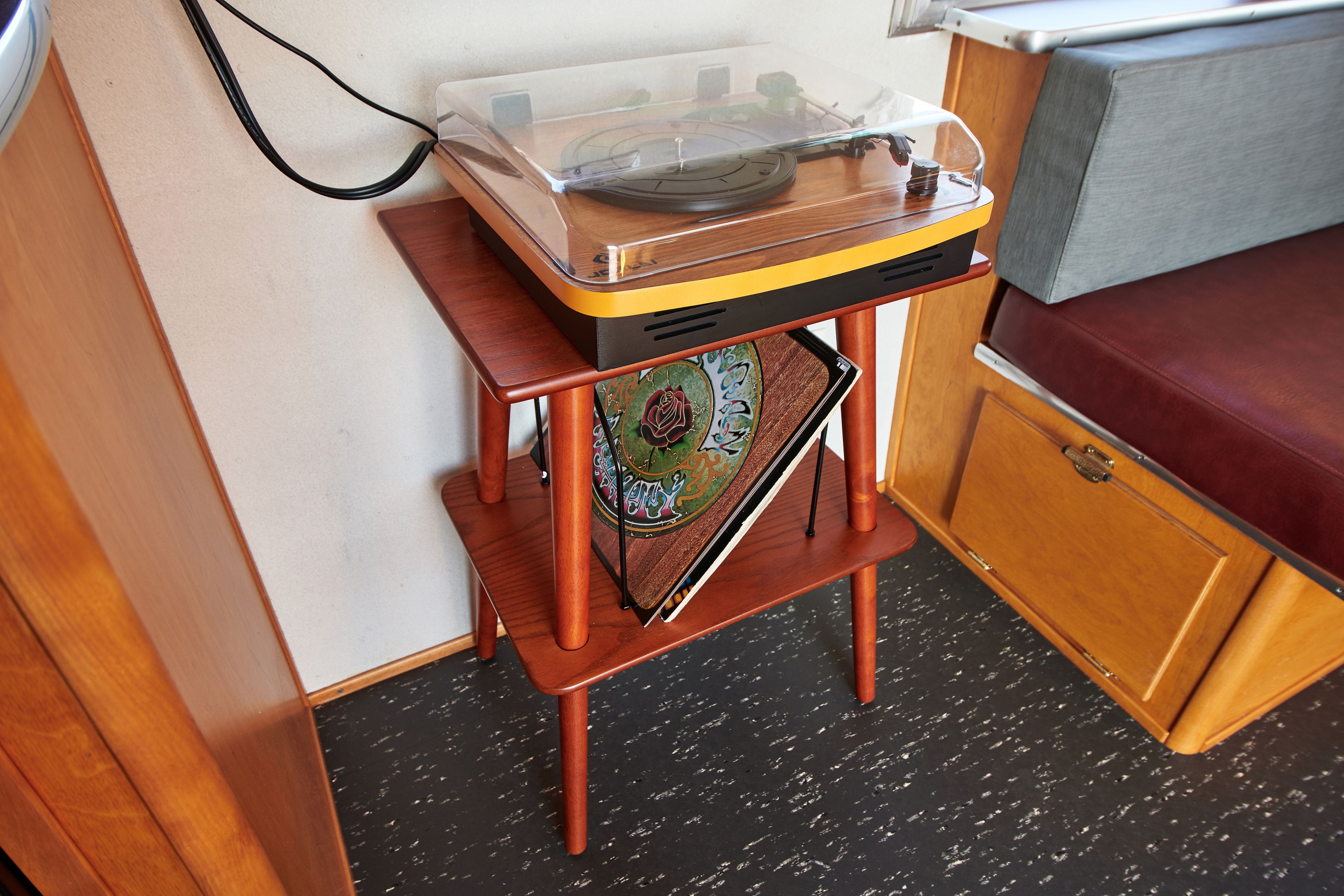 touch of grey - premium room, 2 single beds | living area | flat-screen tv