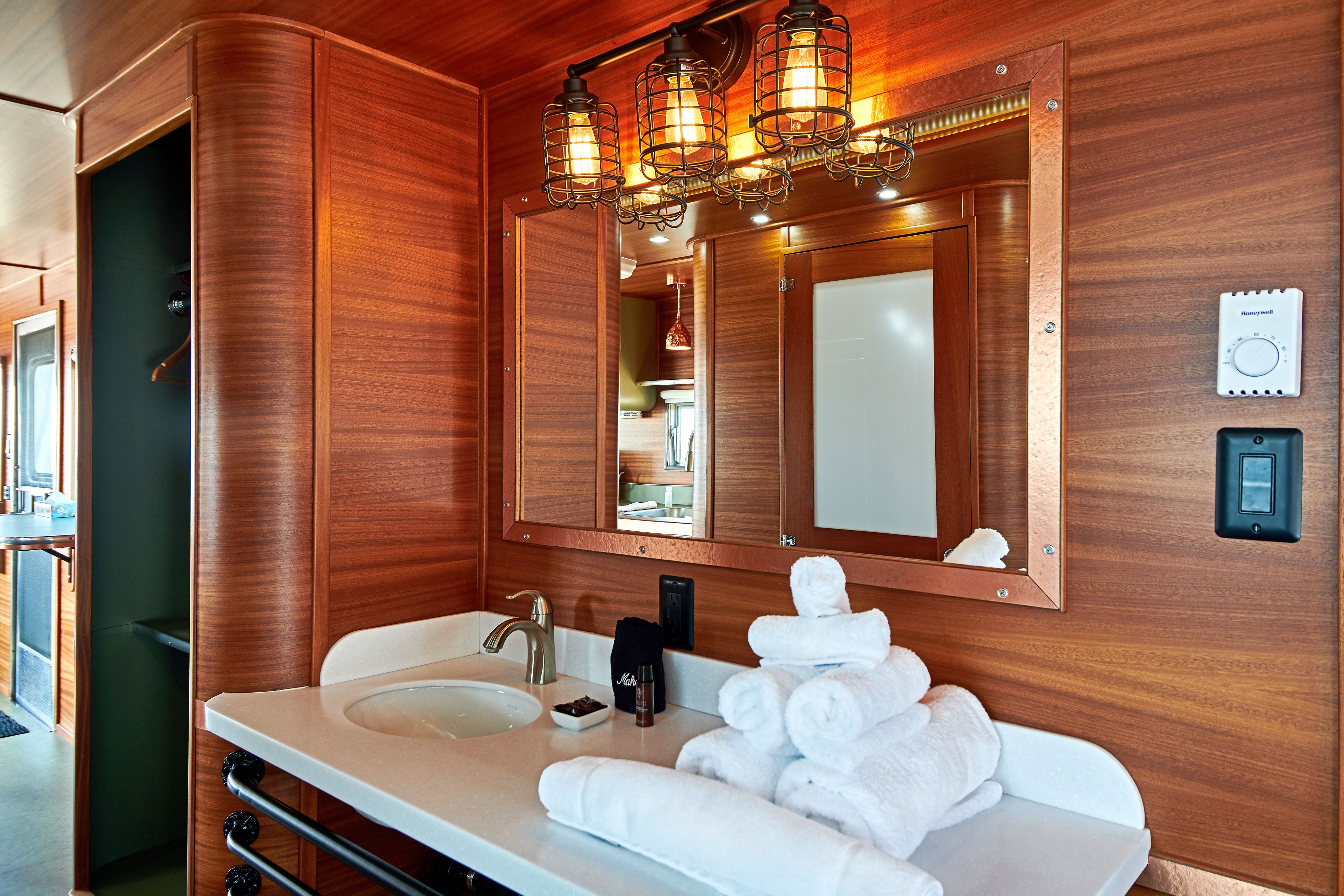 copperhead - premium room, 1 queen bed with sofabed | bathroom | shower, free toiletries, hair dryer, towels