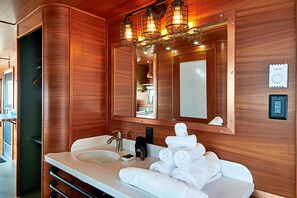 Premium-Zimmer, 1 Queen-Bett und Schlafsofa | Badezimmer