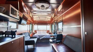 The Navigator - Premium Room, 1 Queen Bed | Frette Italian sheets, premium bedding, individually decorated