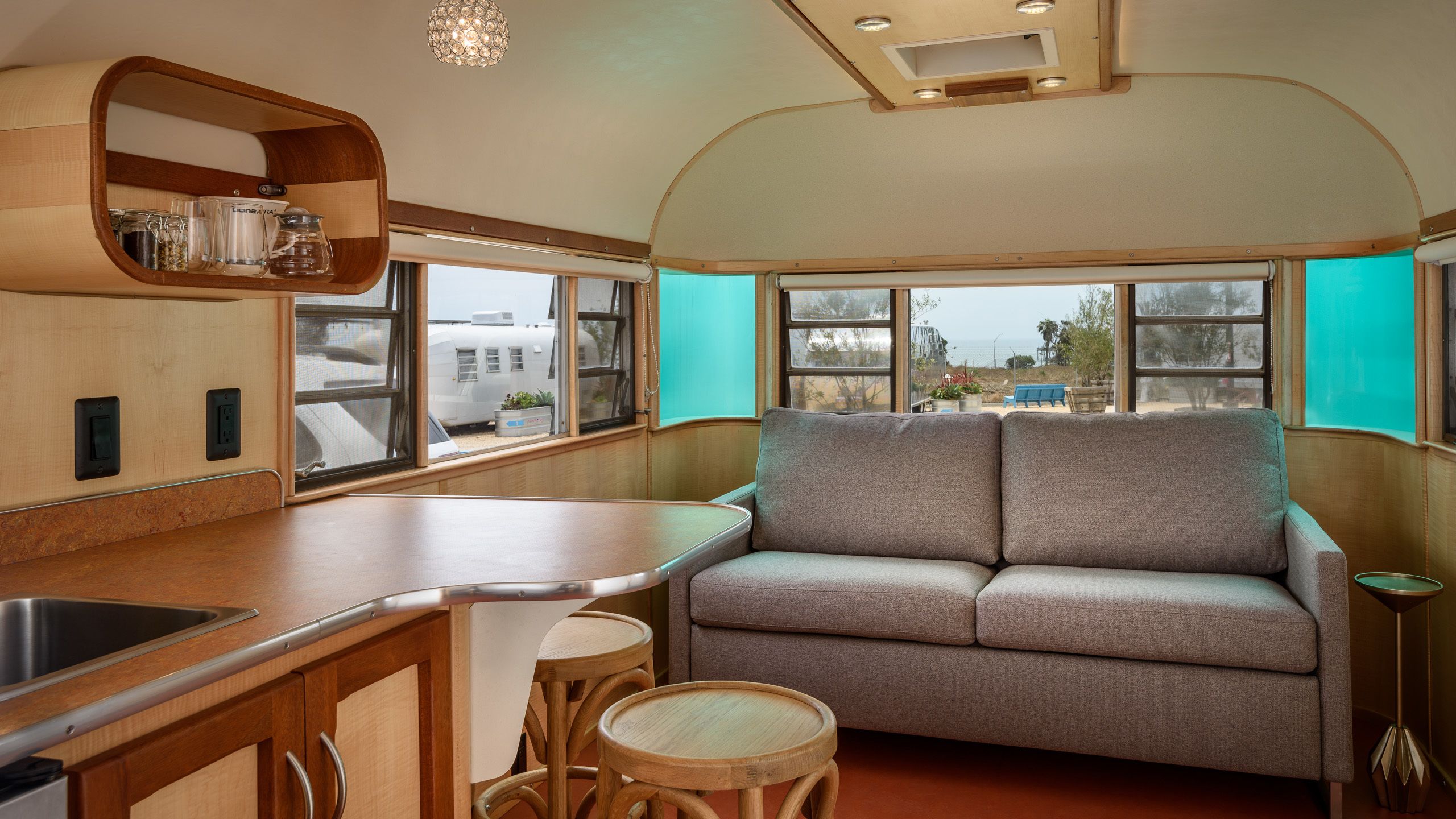 mojave - premium room, 1 queen bed with sofabed | frette italian sheets, premium bedding, individually decorated