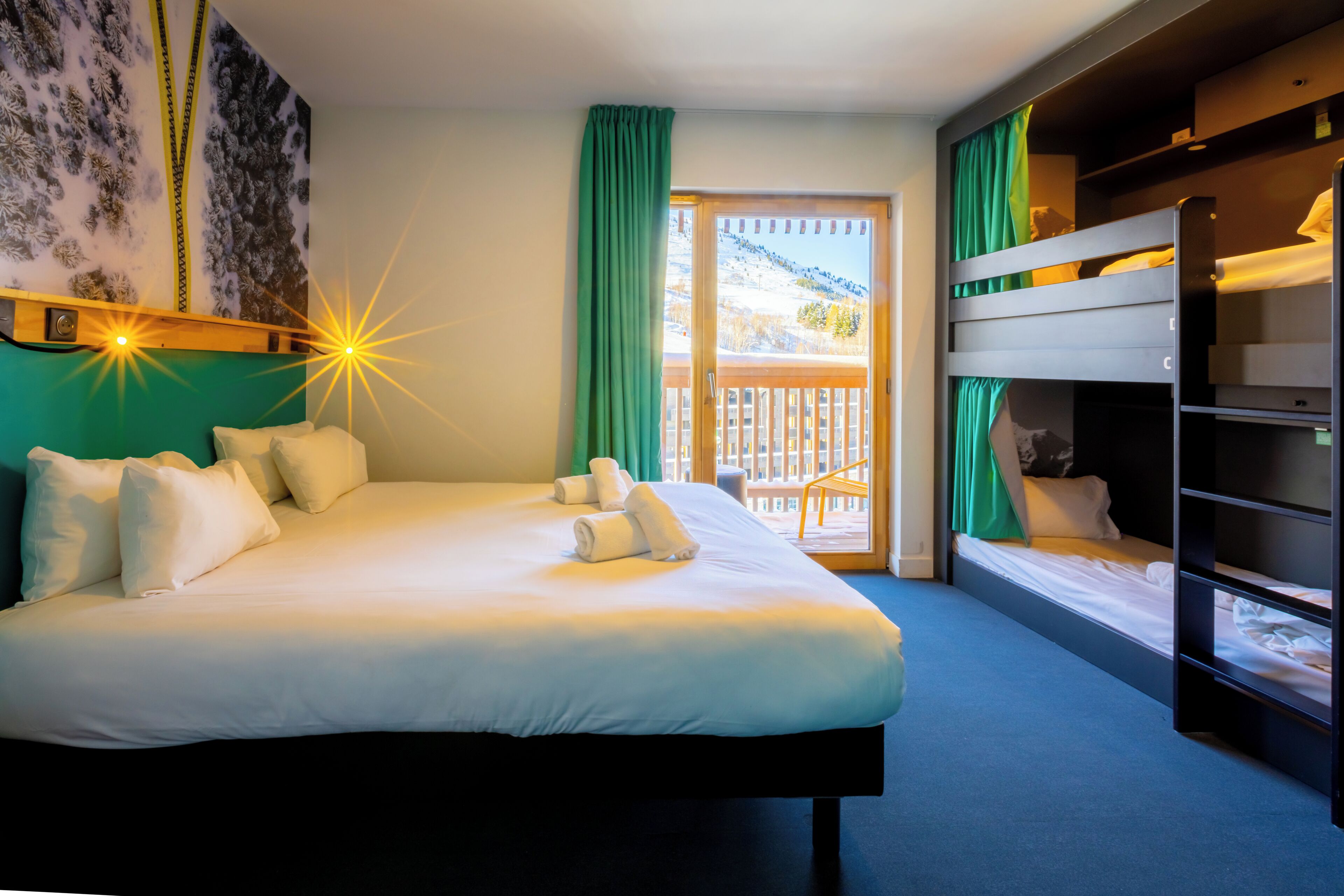 4 人部屋 | 防音設備、WiFi (無料)、ベッドシーツ