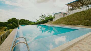 2 outdoor pools