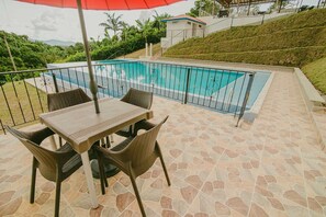 2 piscinas al aire libre