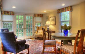 Luksussuite, 1 kingsize-seng | Sengetøy av topp kvalitet, individuelt dekorert og individuelt innredet