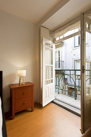 Blendingsgardiner, strykejern/-brett, wi-fi (inkludert) og sengetøy