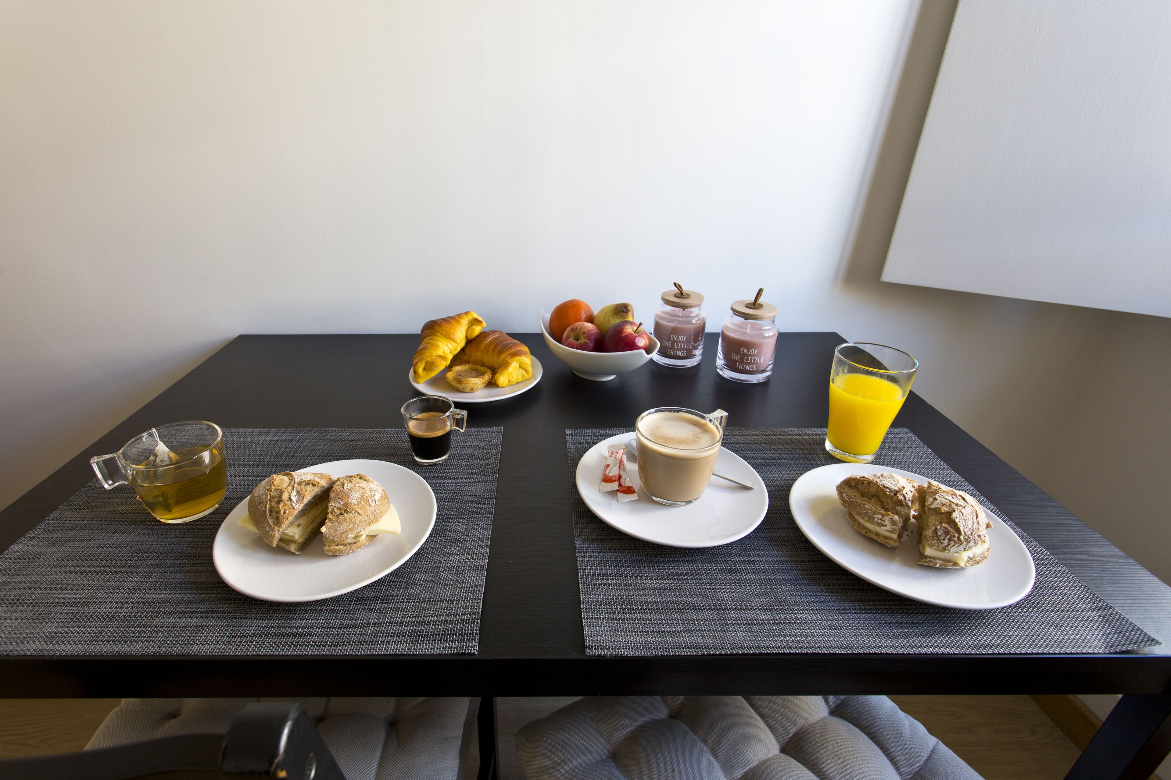 daily continental breakfast (eur 9 per person)