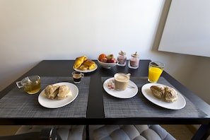 Daily continental breakfast (EUR 9 per person)