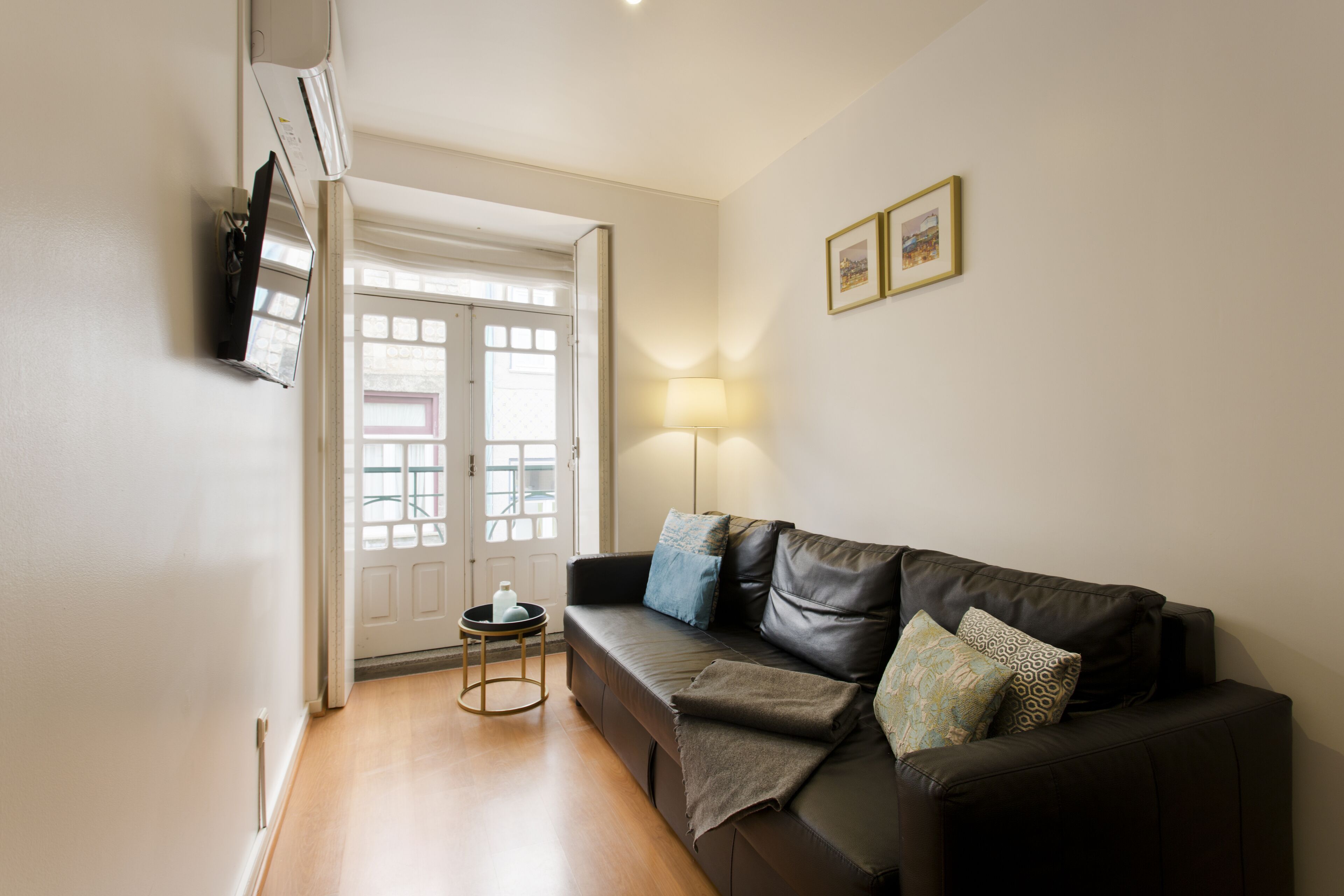 32-inch flat-screen tv with cable channels, tv, netflix