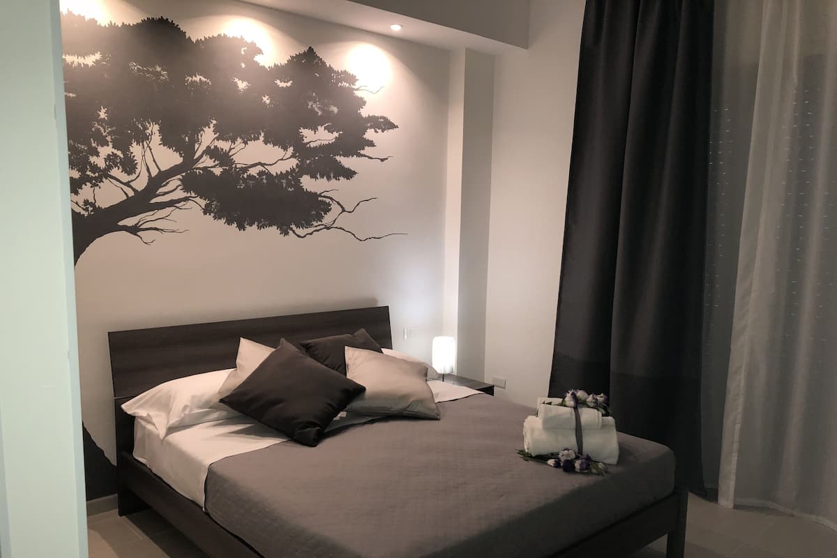 Double Room | Free minibar items, individually decorated, individually furnished, desk