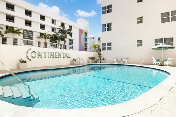 View from room - Hotel Continental Miami Beach, Tapestry Collection by Hilton (Miami Beach)