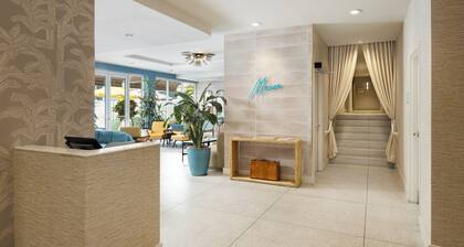 Hotel Continental Miami Beach, Tapestry Collection by Hilton