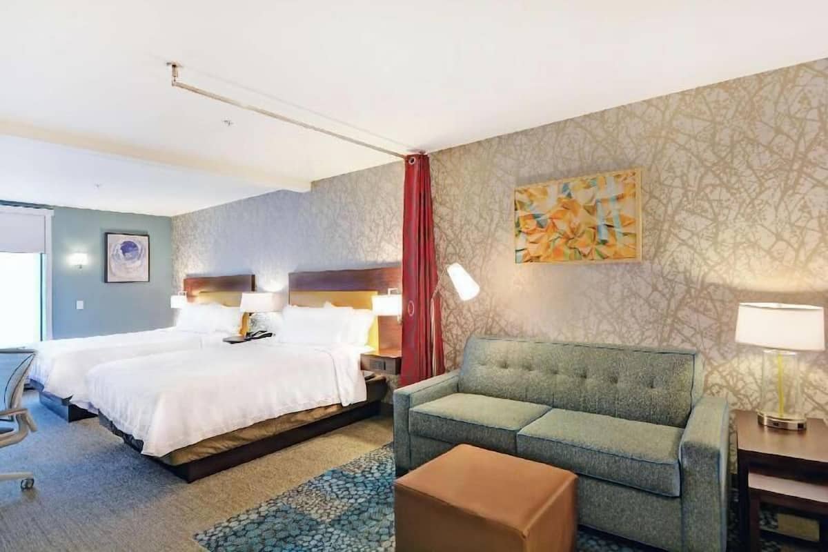 Premium bedding, in-room safe, desk, free WiFi