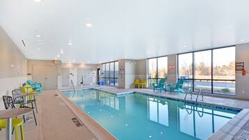 Una piscina cubierta