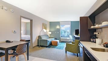 Premium bedding, in-room safe, desk, free WiFi