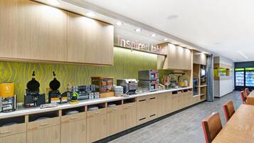 Desayuno para llevar gratuito y diario